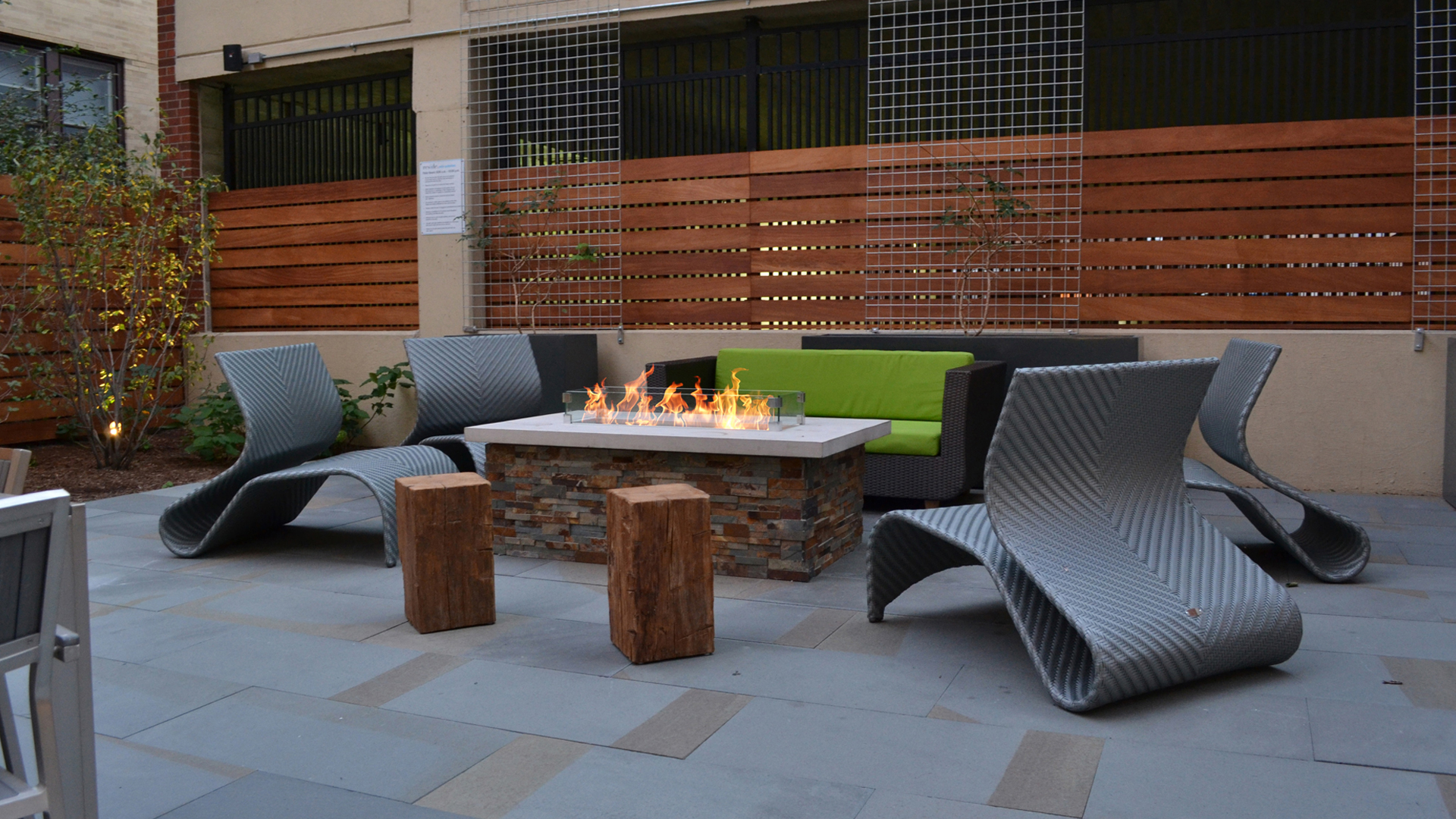 How to Choose the Perfect Fire Pit for Your Outdoor Living Space