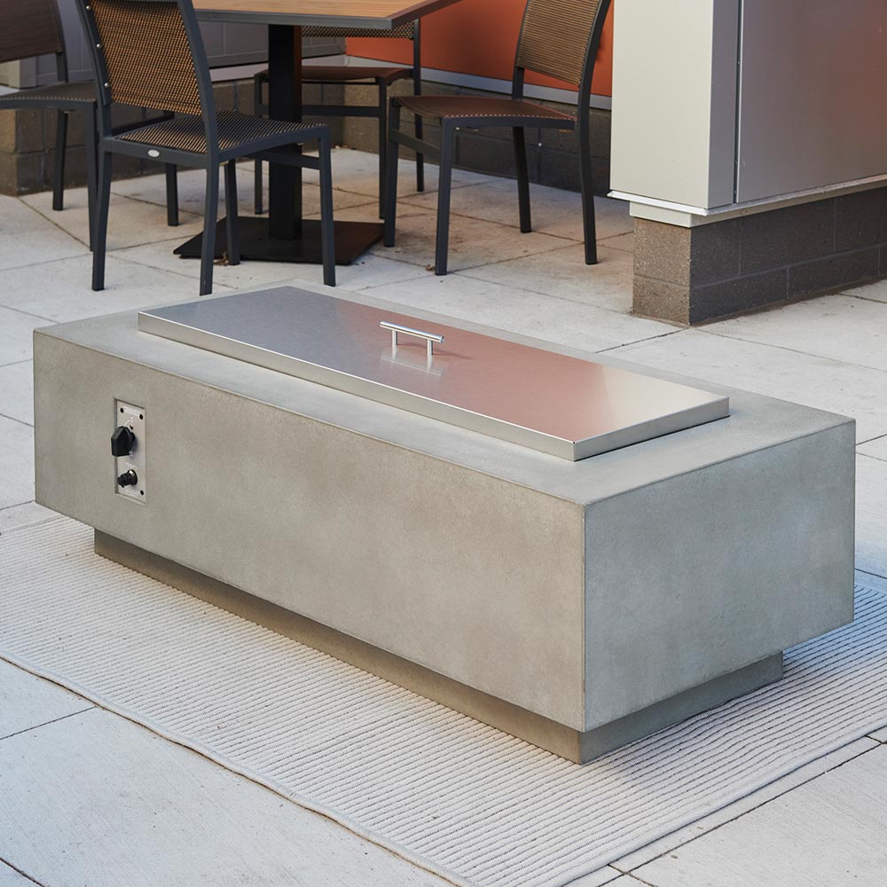Linear stainless steel burner cover with built-in frame and front control panel
